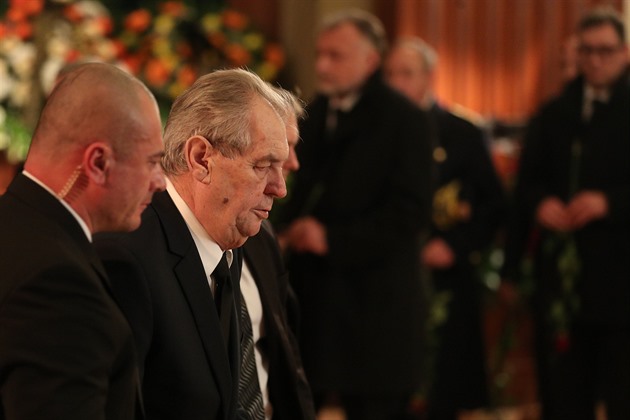 Prezident Milo Zeman se klan svmu pteli Jaroslavu Kuberovi.