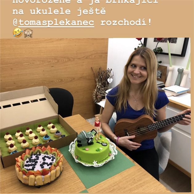Lucie Šafářová začala hrát na ukulele a bojí se, že jí Plekanec uteče. 