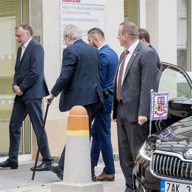 Milo Zeman pijel na vyeten do stedn vojensk nemocnice v praskch...