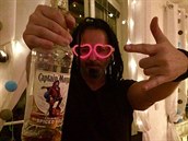 Bolan má na svém facebooku mnoho fotek s alkoholem.