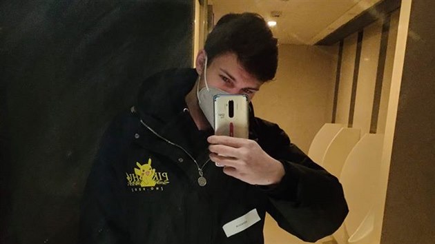 Daniel Pekárek se vydal do íny studovat, jeho plány vak peruila nákaza.