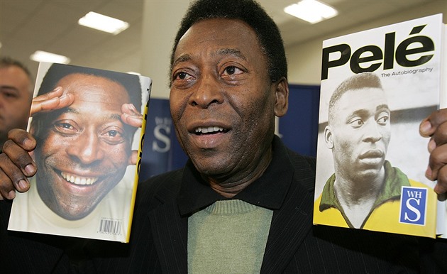 Pelé se podle syna utápí v depresích. A jeho zdravotní stav není dobrý.