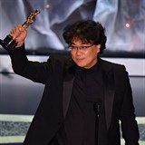 Korejský režisér Pon Džun-ho ovládl se svým filmem Parazit celé Oscary.