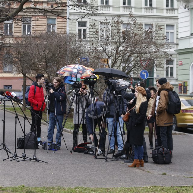 Na tiskovou konferenci Dominiky Gottov piel i jej manel Timo.