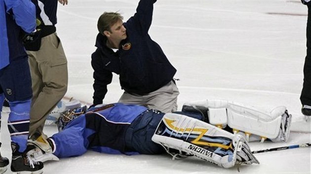 Ondej Pavelec svým kolapsem v brance vechny vydsil.