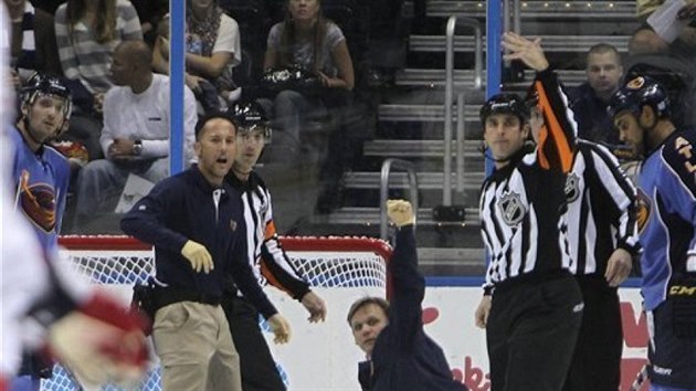 Ondej Pavelec svým kolapsem v brance vechny vydsil.