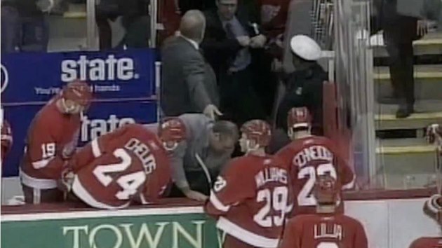 Jií Fischer ije jen díky rychlé pomoci týmového lékae a defibrilátoru.