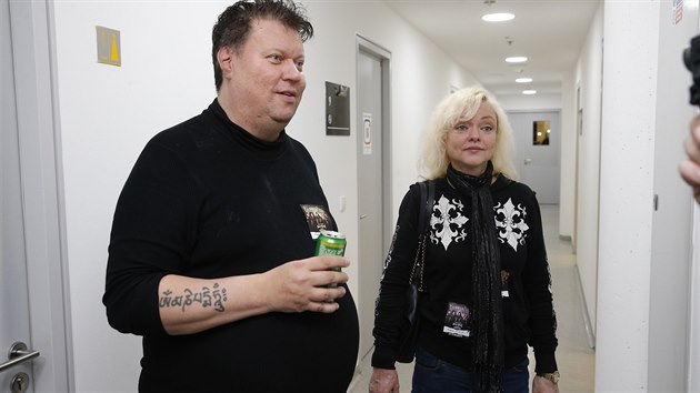 Timo Tolkki vzal Dominiku Gottovou na koncert heavy metalové kapely HammerFall....