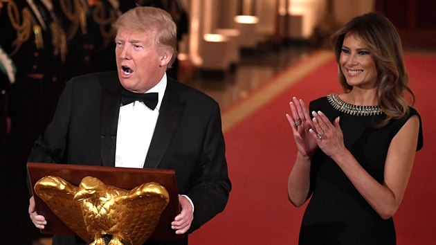 Donald a Melania Trumpovi po�ádali v Bílém dom� bál.