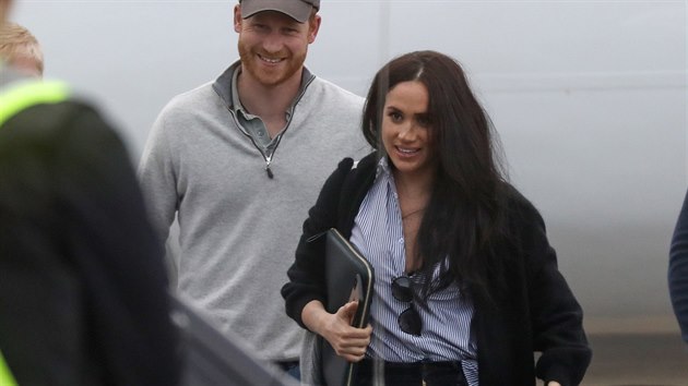 Harry a Meghan po píletu do Kanady.