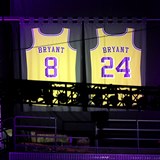 Poslední rozloučení proběhlo symbolicky 24. února. Právě číslo 24 nosil Kobe...
