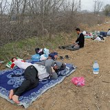Migranti na řecko-tureckých hranicích podle svých slov zažívají šikanu od tamní...