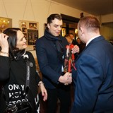 Hana s Ondřejem přišli popřát k narozeninám řediteli soutěže Muž roku Davidu...