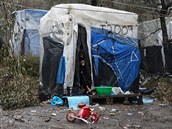 Migranti ijí v táboe Moria na ostrov Lesbos v dsivých podmínkách. Mezi nimi...