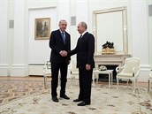 Putin s Erdoganem si tesou rukama.
