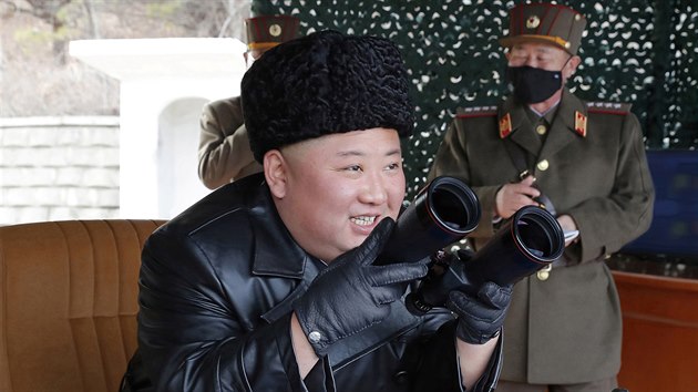 Kim ong-un byl s odpalem pti balistických stel nadmíru spokojen.