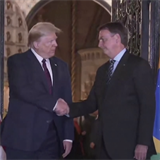 Takhle si Donald Trump potsl rukou s brazilskm prezidentem.