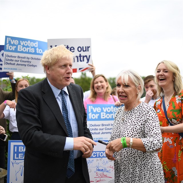 Boris Johnson a nakaen Nadine Dorriesov jsou dobrmi pteli.