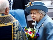 Královna zstává v Buckinghamském paláci! Jeho mluví popel, e by prchla do...
