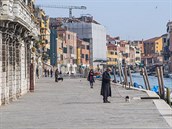 Benátky se kvli koronaviru tém vylidnily.