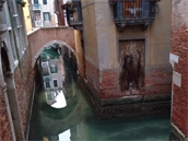 V Benátkách se kanály zmnily k nepoznání. Voda není kalná a vrátily se do ní...