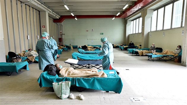 Nemocnice na severu Itlie jsou beznadjn peplnn.
