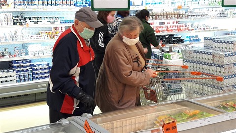 Svaz obchodu i ást veejnosti se bouí proti obchodm zaveným v nedli.