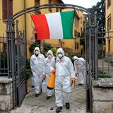 Italští bojovníci s koronavirem.