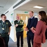 Princ William a vévodkyně Kate během návštěvy ve zdravotnické organizaci NHS