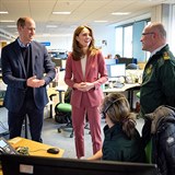 Princ William a vévodkyně Kate během návštěvy ve zdravotnické organizaci NHS