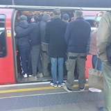 Metro v Londn den po vyhlen karantny