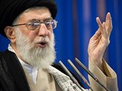 Ajatoláh Alí Chameneí odmítá pomoc Amerian v boji s koronavirem.