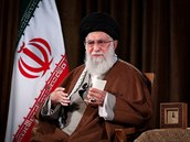 Ajatoláh Alí Chameneí odmítá pomoc Amerian v boji s koronavirem.