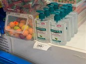 V jedné z karlínských lékáren se 250 ml dezinfekního gelu prodává za 749...
