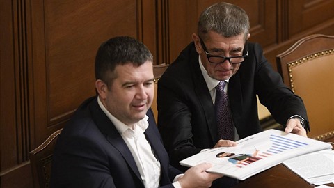 Andrej Babiš společně s Janem Hamáčkem v poslanecké sněmovně.