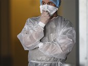 A medical staff waits as patients from Paris and infected with the Covid-19...