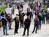 Lidé v Michiganu protestovali proti karantén.