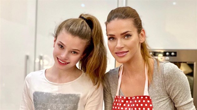 Z Andrey se b�hem karantény podle fotek stala hospody�ka jedna báse�.