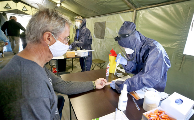 O testy na koronavirus byl v Praze i ostatnch mstech velkch zjem.