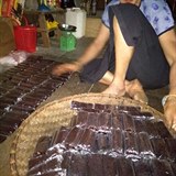Vietnamci vaří pastu z černých koček, podle nich léčí koronavirus.