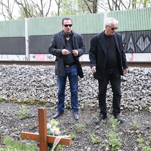 Josef Rycht a Petr Vesel uctili pamtku Ivety Bartoov.