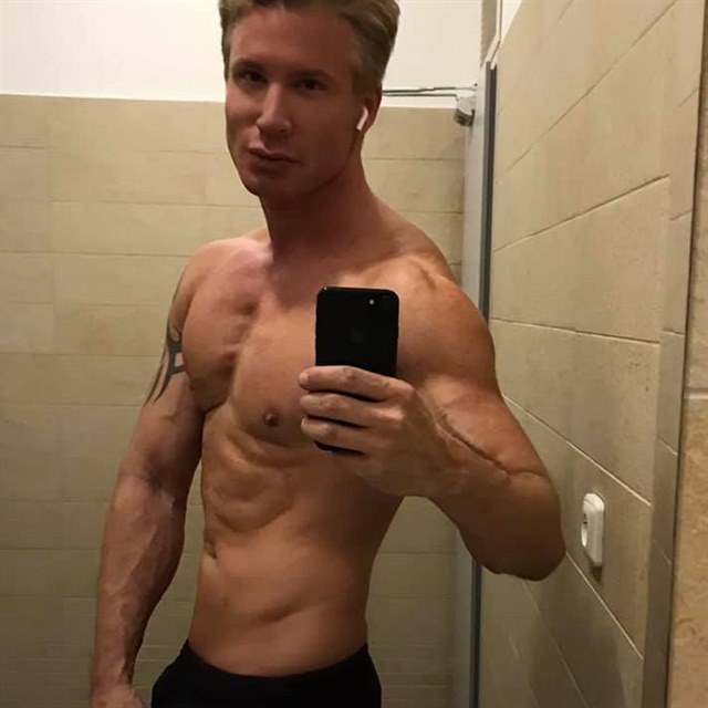 Robert tak� r�d podstupuje r�zn� �pravy.