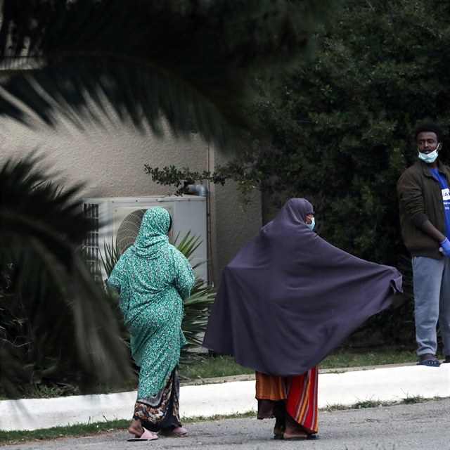 V eckm hotelu, kde je ubytovno 450 migrant, se nezadriteln ...