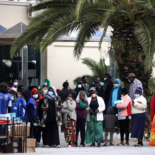 V eckm hotelu, kde je ubytovno 450 migrant, se nezadriteln ...