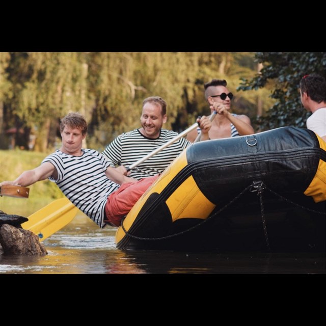 Kluci si nat��en� na S�zav� u�ili.