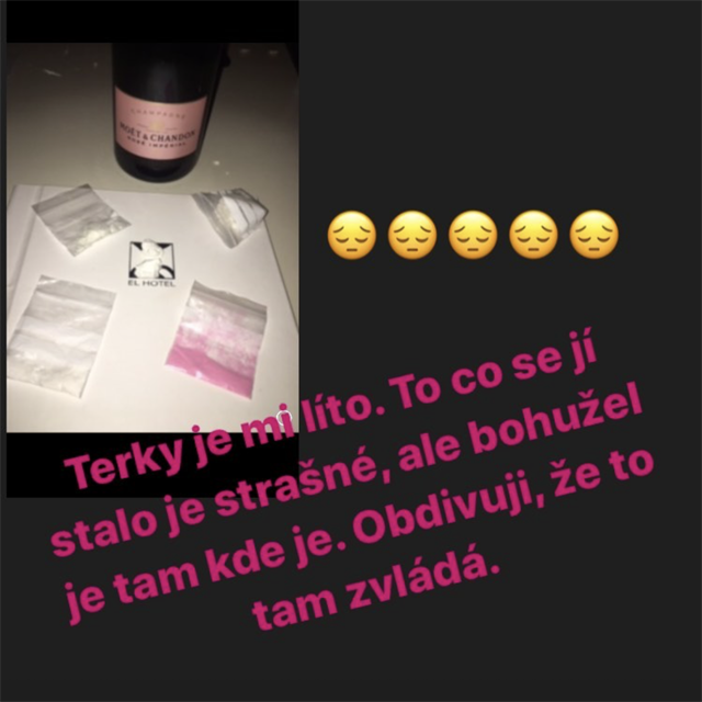 Kamardka paeraky Tereza promluvila.