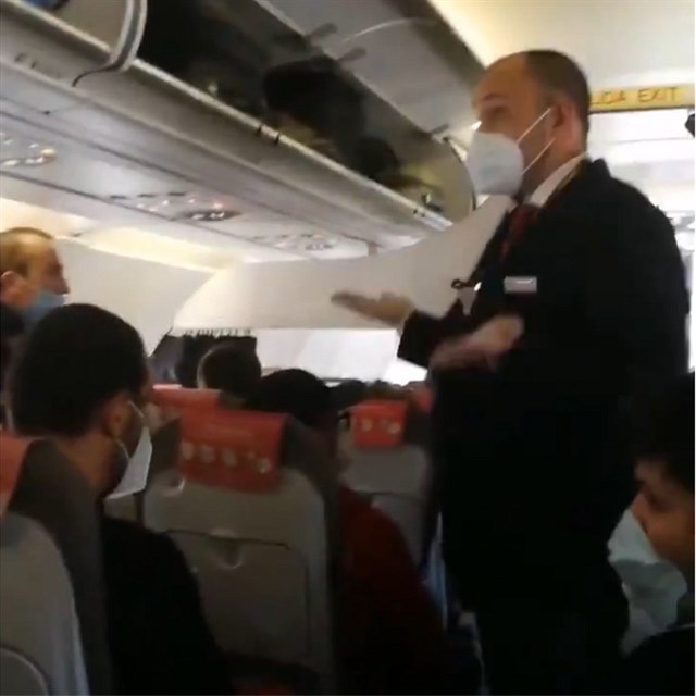 Na palubě letu společnosti Iberia bylo pořádně dusno. Cestujícím se nelíbilo,...
