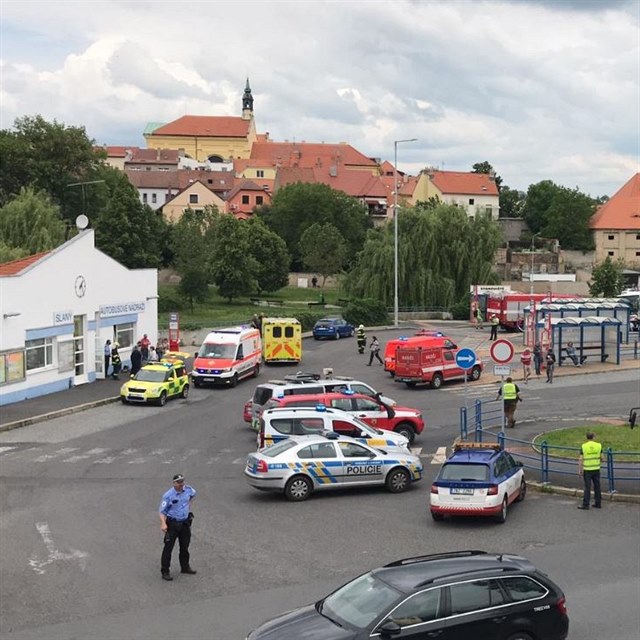 idi ve Slanm najel autobusem do lid. Na mst zemelo dt