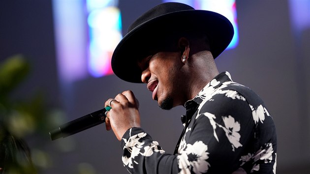 Na poest George Floyda zazpíval zpvák Ne-Yo.