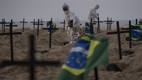 Brazílie bojuje s koronavirem, ale svt u eí jiné starosti.